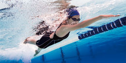 リオ五輪メダリストによる特別水泳クラス開催「スカーリング」をマスターしよう