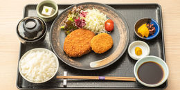 【新メニュー登場】「神戸牛100％メンチカツ＆コロッケ定食」の販売を開始！