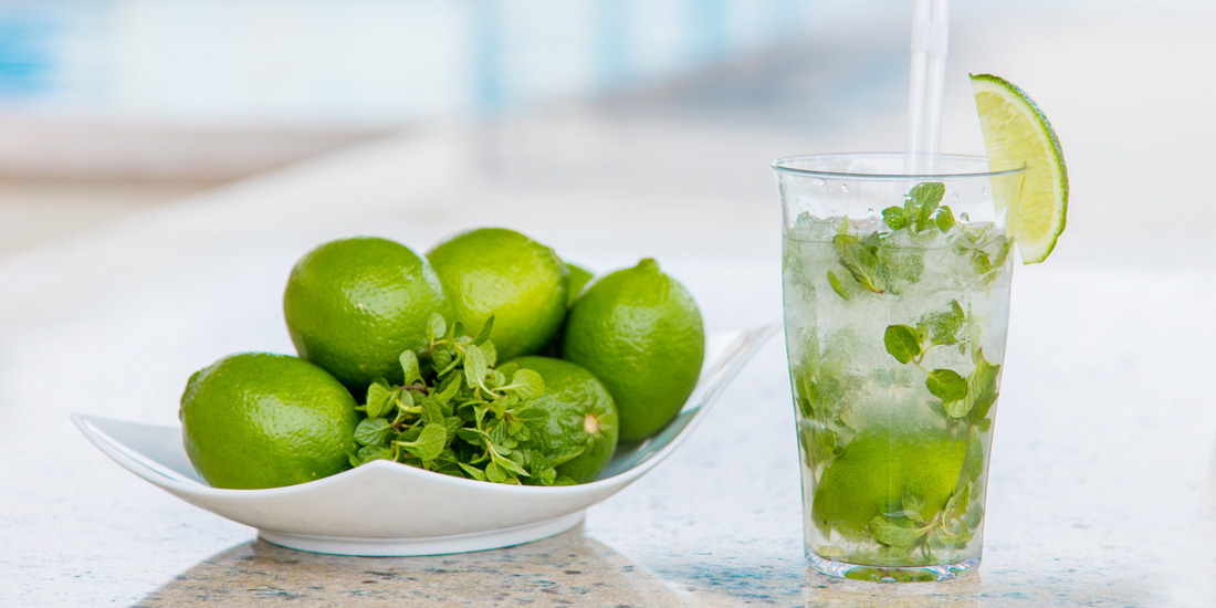 プールサイドバーで人気のモヒートキャンペーン