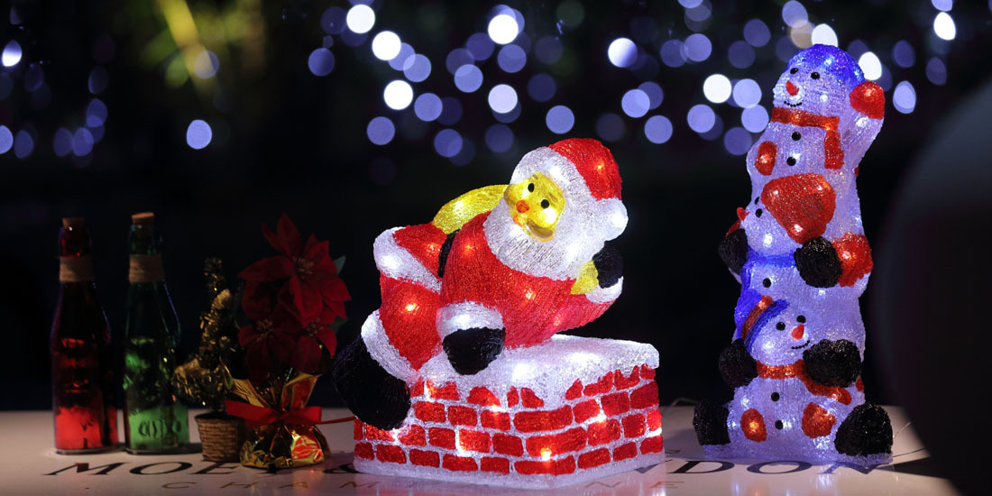 光り輝く「クリスマスナイトプール」スタート!