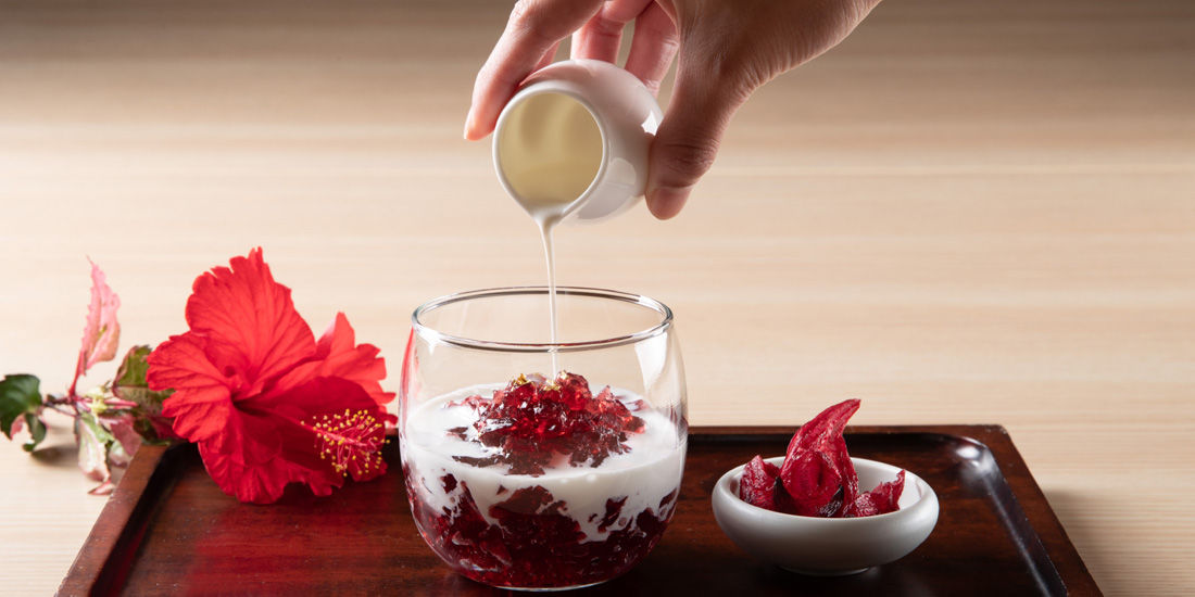 食べる宝石!ハイビスカスティーカクテル