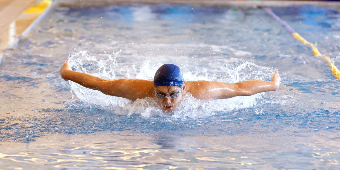 カッコいい大人のスイミングクラス