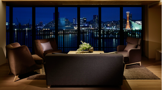 西側客室から見える神戸の夜景