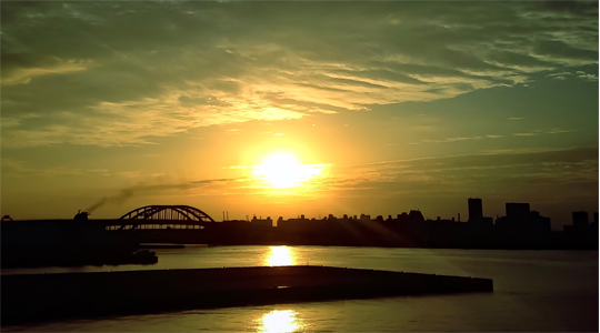 東側客室から見える朝日