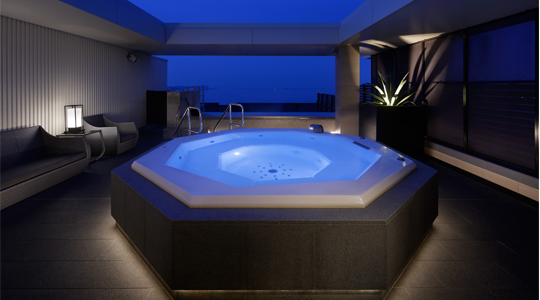 展望大浴場から一望できる神戸港の夜景