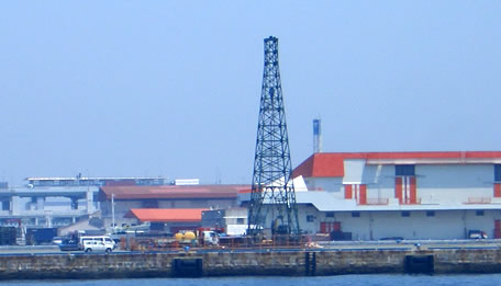 天然温泉の採掘しているイメージ写真1