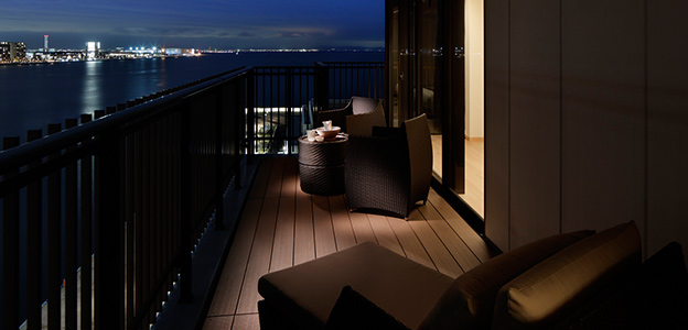神戸港の夜景が楽しめる客室バルコニー