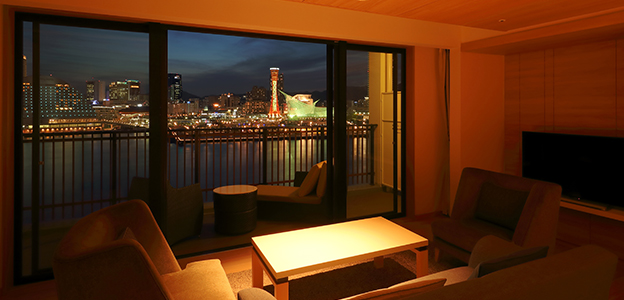 客室から見える神戸港の夜景