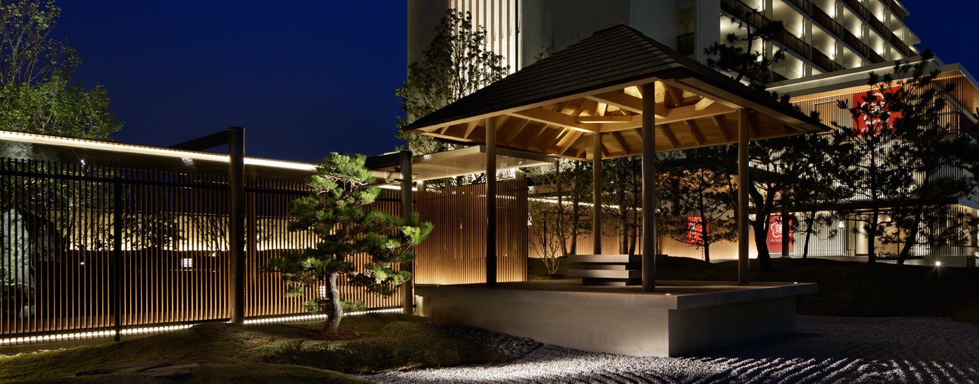 神戸みなと温泉 蓮の日本庭園内にある東屋「望海亭 海舟」