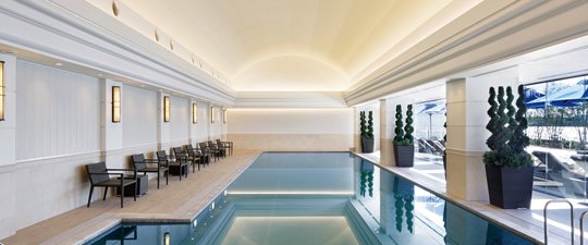 屋内温水プール