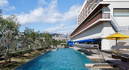 プールサイドバー