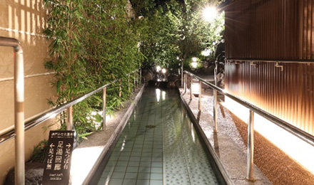 神戸みなと温泉 蓮の足湯回廊