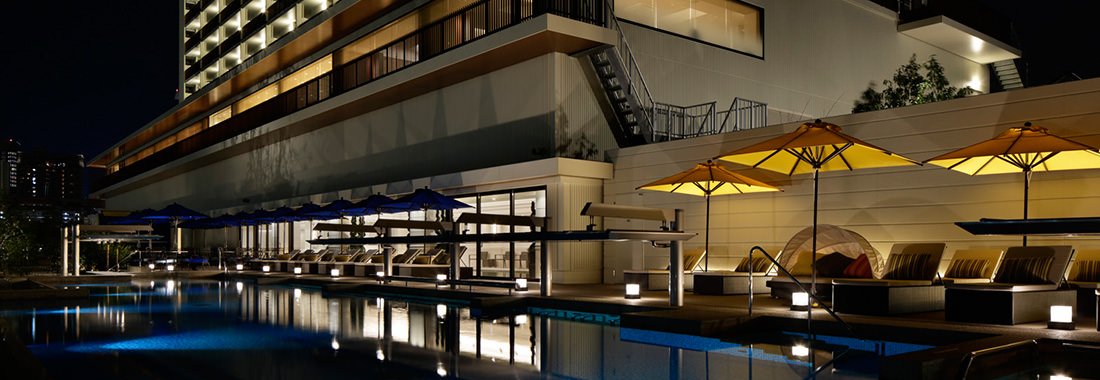 屋外温水プール夜間イメージ